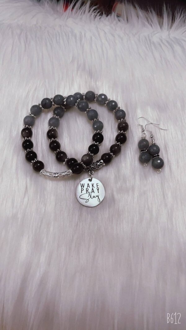 Black onyx and grey agate